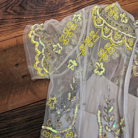 Needle & Thread Tiered Petal Embellished Tulle Dress in Beige Yellow Size 8 - Picture 10 of 15